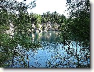 JEZÍRKO VE SKALÁCH