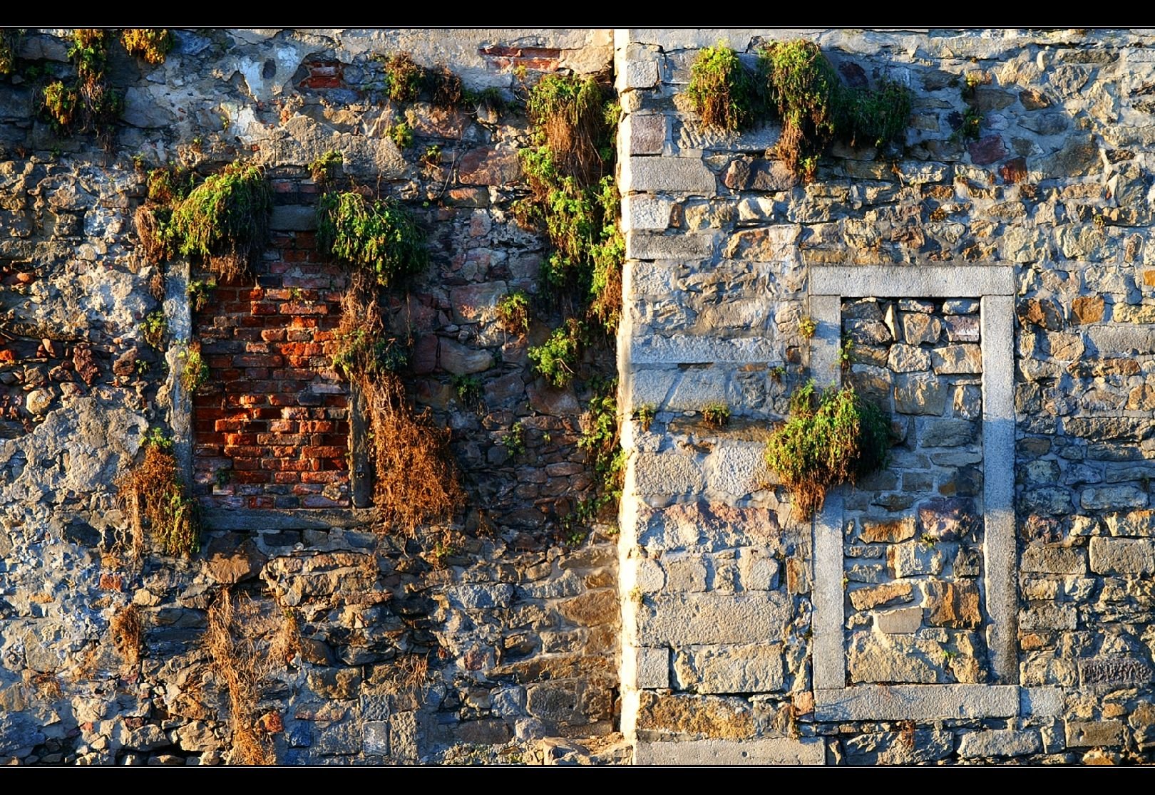 Foto: Zeď na nábřeží...