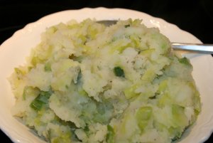Recept online: Bramborová kaše s pórkem : Chutná příloha k masu - bramborová kaše ochucená pórkem a rukolou