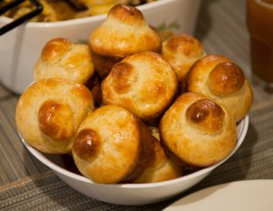 Recept online: Briošky: Kynuté pečivo z mouky, másla a vajec pečené ve formičkách