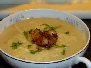 Recept online: Cibulová polévka se sýrem: Netradiční  cibulačka s delikátní sýrovou chutí zjemněná smetanou