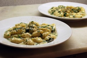 Recept online: Gnocchetti se sýrovou omáčkou: Italské gnocchi s omáčkou ze tří druhů sýrů