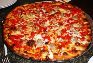 Recept online: Koláč Neapolitana: Koláč z křehkého těsta s rajčaty, paprikou, mozzarellou a mascarpone, sypaný parmezánem