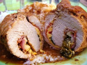 Recept online: Krůtí závitky: Krůtí závitky plněné mletým masem, šalotkou a žapiony, obalené ve slanině a restované na bílém víně
