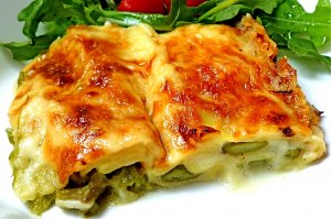 Recept online: Lasagne s chřestem: Zapékané lasagne s chřestem, bešamelem a dvěma druhy sýrů