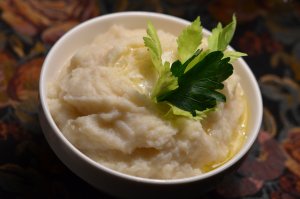 Recept online: Pikantní bramborová kaše: Bramborové pyré smíchané s pečeným česnekem