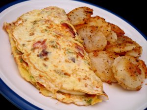Recept online: Rychlá omeleta s cuketami: Rychlá barevná omeleta  z cuket, šunky a vajec