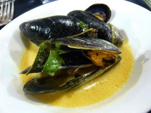 Recept online: Sezamové mušle: Dozlatova osmažené mušle obalené ve strouhance a sezamu