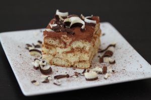 Recept online: Tiramisu: Neodolatelný italský dezert - kombinace piškotů, tradičního  smetanového sýra, koňaku, kávy a čokolády