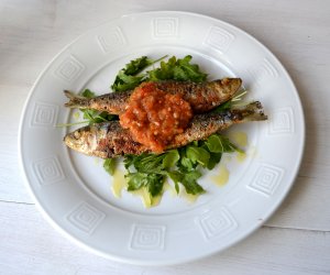 Recept online: Treska s ančovičkami: Zapečené steaky z tresky s ančovičkami, fenyklem a petrželovou natí