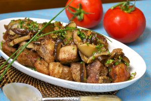Recept online: Vepřové na paprice: Vepřové plátky dušené se žampiony, cibulí, papikou a smetanou