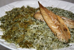 Recept online: Zapečená rýže s uzenou treskou: Rýže zapečená s vejci, rybou, smetanou a citronovou šťávou