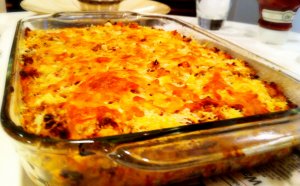 Recept online: Zapečená rýže se zeleninou: Rýže zapečená s kukuřicí, sterilovanými rajčaty a ementálem