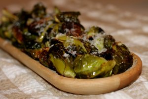 Recept online: Zapékaná růžičková kapusta: Kapustičky  zapékané se šunkou, kořením a sýrovo-smetanovou omáčkou