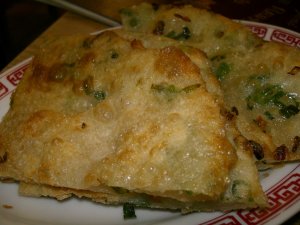 Recept online: Zapékané palačinky se sýrem a brokolicí: Klasické palačinky s brokolicovou náplní a čedarem